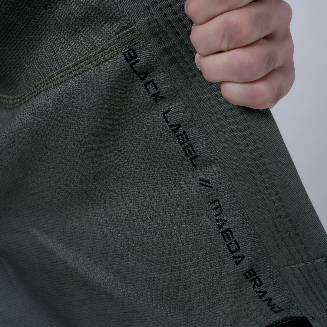 KIMONOS Maeda Black Label Jiu Jitsu Gi (Free White Belt)