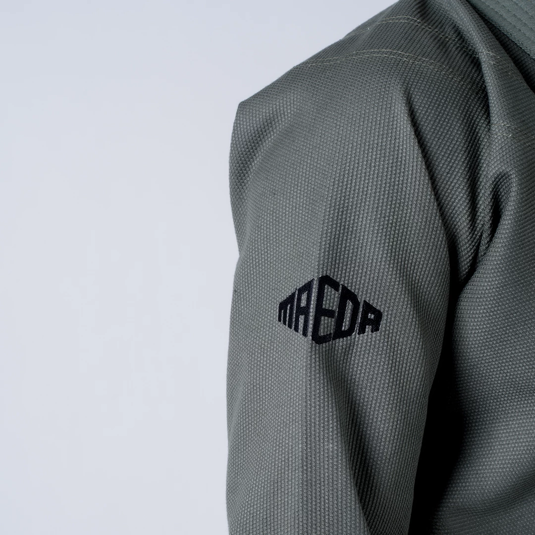 KIMONOS Maeda Black Label Jiu Jitsu Gi (Free White Belt)