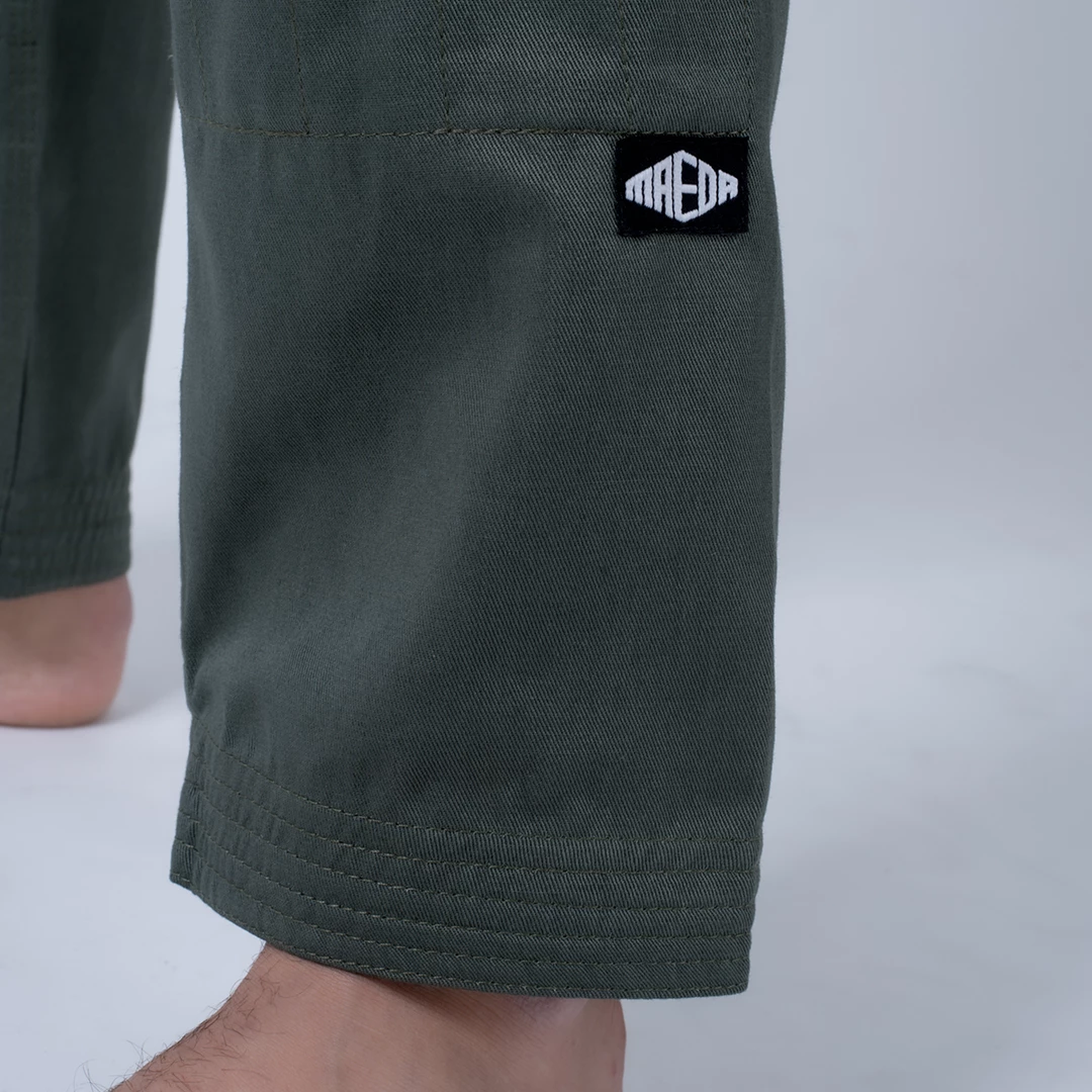 KIMONOS Maeda Black Label Jiu Jitsu Gi (Free White Belt)