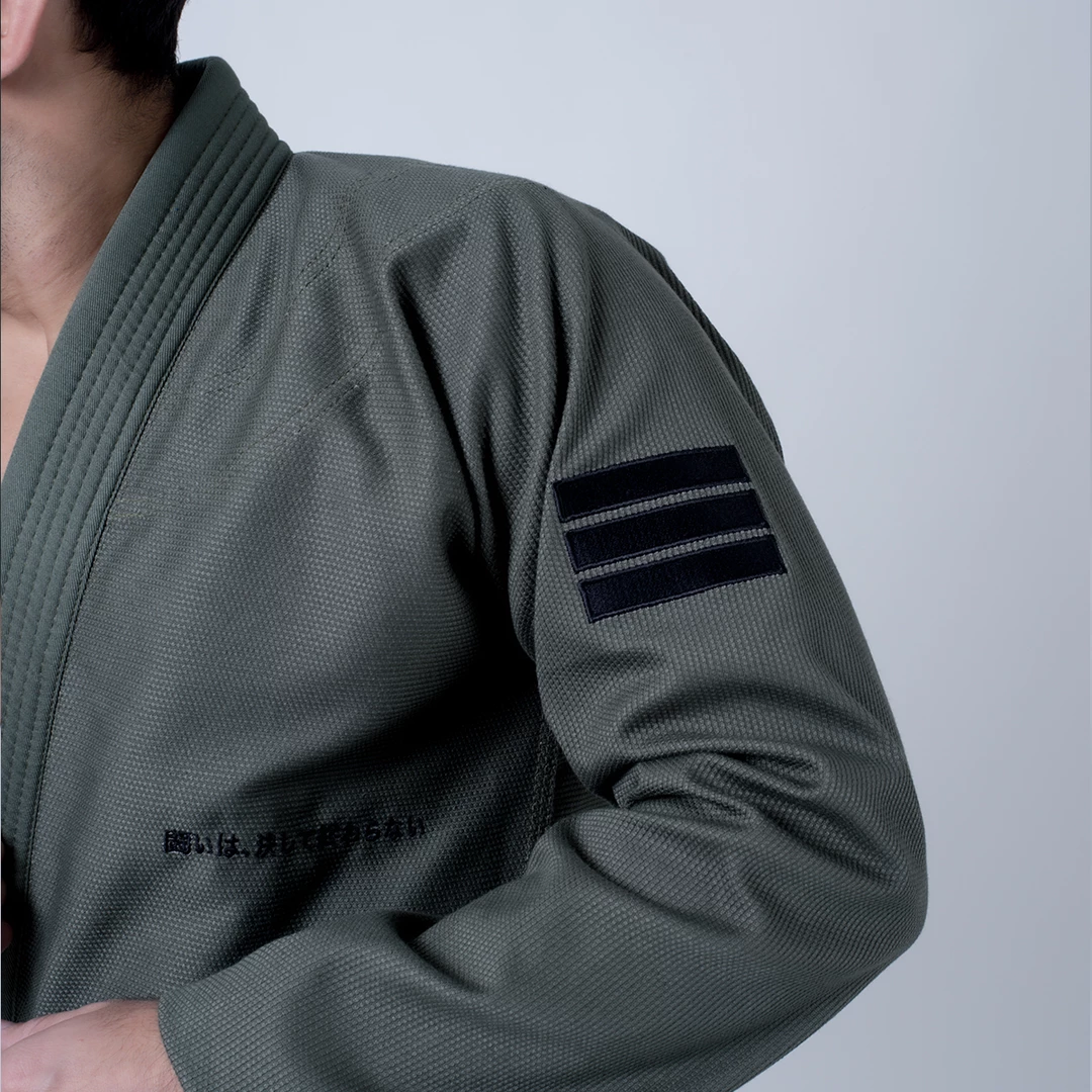 KIMONOS Maeda Black Label Jiu Jitsu Gi (Free White Belt)