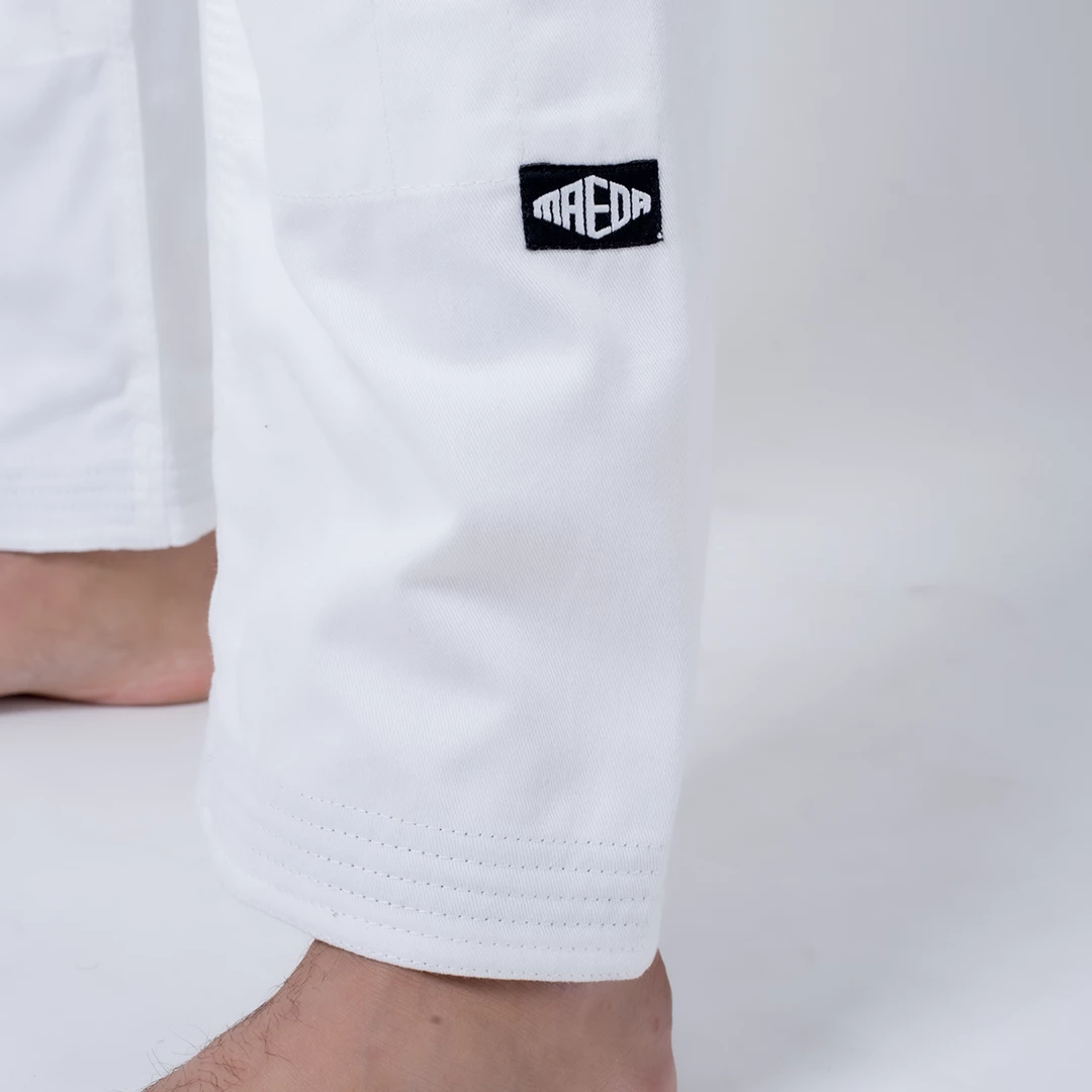 KIMONOS Maeda Black Label Jiu Jitsu Gi (Free White Belt)