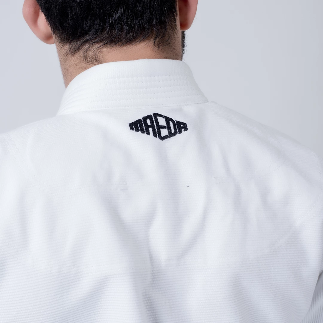 KIMONOS Maeda Black Label Jiu Jitsu Gi (Free White Belt)